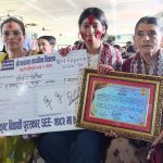 एसईईमा ४ जीपीए ल्याउने स्वीकृतिलाई ५० हजार नगदसहित भव्य सम्मान, पञ्चायत माविको घोषणा– अब उत्कृष्ट विद्यार्थीलाई निःशुल्क पढाइ !