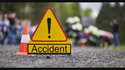 स्याङ्जामा स्कुटर दुर्घटना, आमाको घटनास्थलमै मृत्यु, छोरी सकुशल