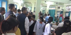 कोशी अस्पतालमा प्रशासनको छड्केः हाजिर गर्ने डाक्टर पनि कता छन् कता