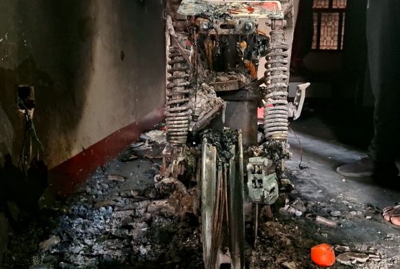 इलेक्ट्रिक स्कुटीमा आगलागी हुँदा एकै परिवारका चार जना गम्भीर