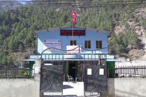 मुस्ताङबाट भित्रिएका विद्युतीय सवारीसाधन नियमसंगत, रसुवाकोमा कैफियत, कार्यालय प्रमुखसहित १३ जना कर्मचारी निलम्बित