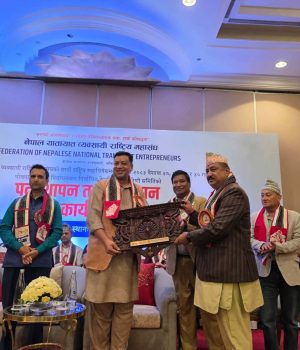 नेपाल यातायात व्यवसायी राष्ट्रिय महासंघको नयाँ नेतृत्वलाई पदस्थापन तथा सम्मान