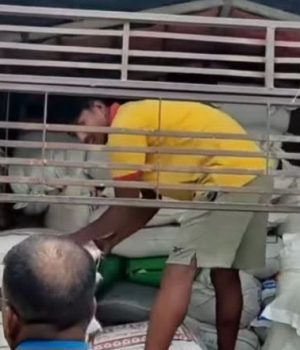 अवैध सामानसहित मिनी ट्रक नियन्त्रणमा