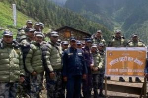 बाजुराको लाम्पाटा सुरक्षा वेशमा हेलिकप्टरमार्फत बन्दोबस्तीका सामग्री पुर्याइयो