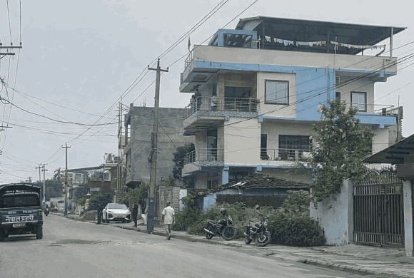 हतियार लुकाएको आशंकामा अभिषेक गिरीको घरमा प्रहरीको छापा, बिहानैदेखि सर्च अपरेसन