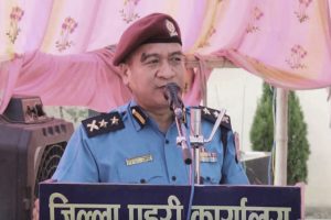 बिचौलियाविरुद्ध महोत्तरी प्रहरीको कडा अभियान, ‘सेवाग्राहीलाई स्वागत, बिचौलियालाई निषेध’ नीति लागू