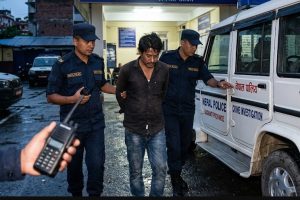 प्रहरी हुँ भनि धम्काउने व्यक्ति पक्राउ
