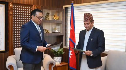 धितोपत्र बोर्डका अध्यक्ष भट्टले लिए पद तथा गोपनीयताको सपथ