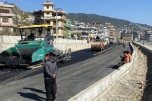 अरनिको राजमार्ग स्तरोन्नतिः ‘बिटुमिन’ अभावले दुई महिनादेखि काम प्रभावित