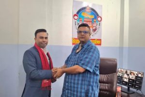विराटनगर महानगरको प्रमुख प्रशासकीय अधिकृतमा विजयकुमार शर्मा, मेयर कोइरालाद्वारा कार्यालयमा स्वागत
