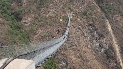 सुपादेउराली मन्दिरनजिकैको पुलबाट हाम फालेर एक युवतीको मृत्यु