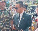 माइतीघरमा विभिन्न मुद्दा र माग लिएर धर्ना बसिरहेका पीडितलाई भेटे गृहमन्त्रीले