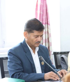 मल अभावले किसान समस्यामा, वितरणमा पक्षपात भएको सांसद श्रेष्ठको आरोप