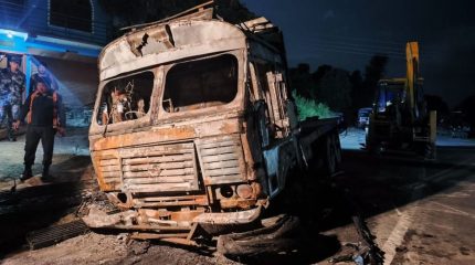 तमोर करिडोरमा ट्रकमा आगलागी, जलेर चालकको मृत्यु