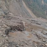 रोशी खोलामा बाढी आएपछि बीपी राजमार्गको काभ्रे खण्ड अवरुद्ध