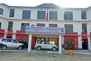 गौशालामा बजार ठेक्का विवाद चर्कियो, नगर प्रहरी पक्राउपछि नगरपालिकाको सेवा ठप्प