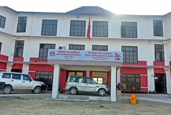 गौशालामा बजार ठेक्का विवाद चर्कियो, नगर प्रहरी पक्राउपछि नगरपालिकाको सेवा ठप्प