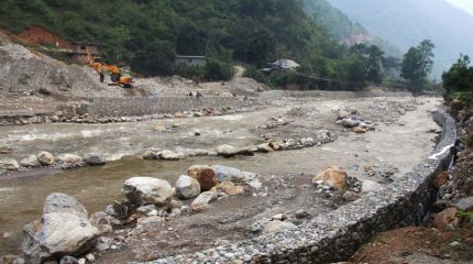 पाँचथरमा बस्ती जोगाउन तीन करोड लागतमा तटबन्ध निर्माण