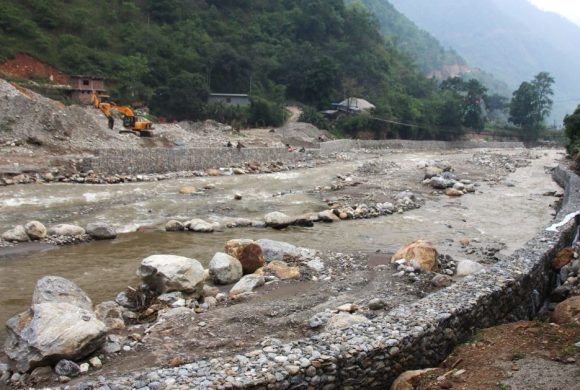 पाँचथरमा बस्ती जोगाउन तीन करोड लागतमा तटबन्ध निर्माण
