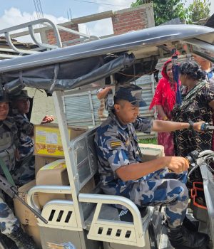 रानी नाकाबाट अवैध रूपमा ल्याइएको वनस्पती घ्यूसहित सिटी सफारी नियन्त्रणमा