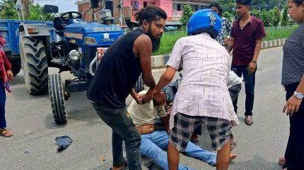 विराटनगरमा ट्र्याक्टरको ठक्करबाट मोटरसाइकल चालक गम्भीर घाइते