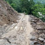 सडक अवरुद्ध हुँदा इलामको यातायात सम्पर्क विच्छेद