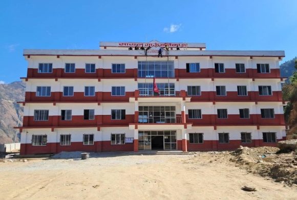 सायल गाउँपालिकाद्वारा बाढीपीडितका लागि १ लाख ११ हजार सहयोग