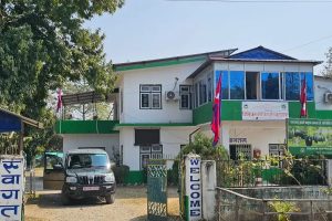 डिभिजन वन कार्यालय गाईघाटका एक वन अधिकृत घुससहित पक्राउ