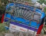 धनकुटाको चारखोले गोलाइमा बस पल्टिँदा तीन यात्रु घाइते