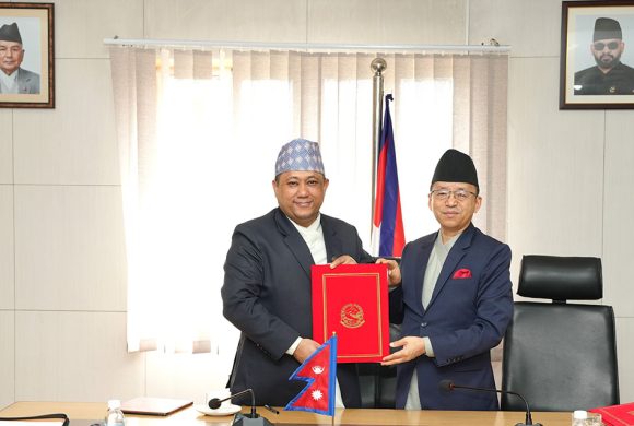 परराष्ट्रमन्त्री खनाल र सचिव राईबीच कार्यसम्पादन सम्झौता
