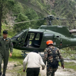 भोटेकोसी बाढी प्रभावित घाइतेलाई बिहानैदेखि हेलिकोप्टरमार्फत उद्धार
