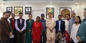 अजित मिजारका परिवारसँग मन्त्री सिता बादीको छलफल