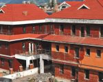 क्षतिग्रस्त सरकारी भवन पुनर्निर्माण हुँदै