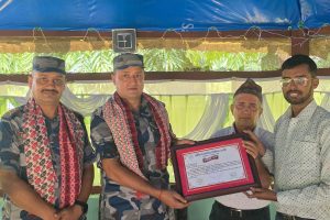 सीमा सुरक्षामा उल्लेखनीय योगदान पु¥याएको भन्दै सशस्त्र प्रहरीका डीएसपी खड्का सम्मानित