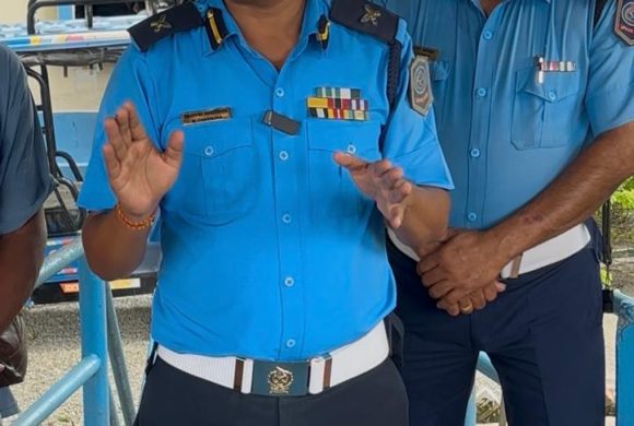 लाइसेन्सबिनै सिटी सफारी चलाउँदै चालक, इटहरी ट्राफिकको कडाइ : इन्स्पेक्टर विकास थपलियाले दिए सचेतना कक्षा