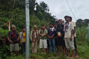 डोटीको सिमचौरका ५६ घरमा पुग्यो राष्ट्रिय विद्युत्, स्थानीय खुसी
