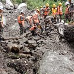 रातभर नेपाली सेनाले भोटेकोशीको बाढीबाट प्रभावितको उद्धार र खोज जारी राख्ने