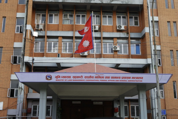 भूमि प्रशासनका जटिल लिखत फाराम सरलीकरण हुँदै, सेवाग्राहीले आफैँ भर्न सक्ने