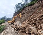 पहिरोका कारण देशभरका ८ वटा राजमार्ग अवरुद्ध, यातायात प्रभावित