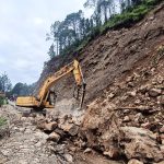 पहिरोका कारण देशभरका ८ वटा राजमार्ग अवरुद्ध, यातायात प्रभावित