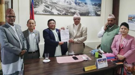 कोशी प्रदेश सरकारबाट पाँच मन्त्रीले दिए राजीनामा