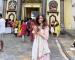 बलिउड अभिनेत्री पूजा चोपडाद्वारा पशुपतिनाथको दर्शन
