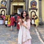 बलिउड अभिनेत्री पूजा चोपडाद्वारा पशुपतिनाथको दर्शन