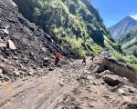 पहिराबाट विभिन्न ठाउँका सडक अवरुद्ध