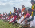 पूजाका सामग्री विसर्जन गरी अष्टिम्कीलाई बिदाइ गर्दै थारू समुदाय
