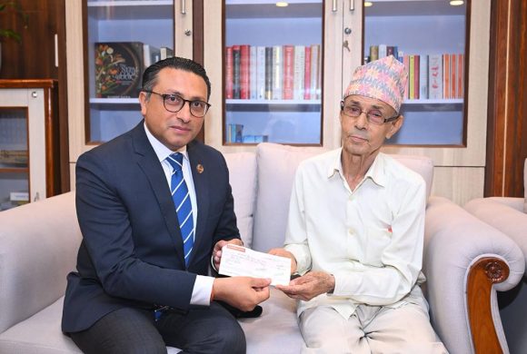७८ वर्षीय भण्डारीले दिए राहत कोषमा ७ लाख ७७ हजार सहयोग