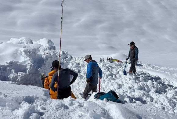 हिमलुङ हिमपहिरोमा बेपत्ताको खोजी कार्य जारी, थप दुई शव फेला