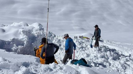 हिमलुङ हिमपहिरोमा थप तीन शव फेला, अझै ९ जना बेपत्ता