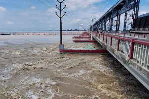 कोशीमा पानीको सतह ठूलो खतरा स्तरमा, ४३ ढोका खोलियो