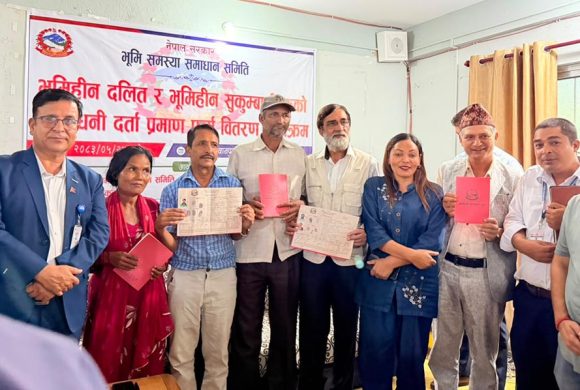 मकवानपुरगढ़ीमा लालपुर्जा वितरण, ६ सुकुम्बासी परिवार बने जग्गाधनी